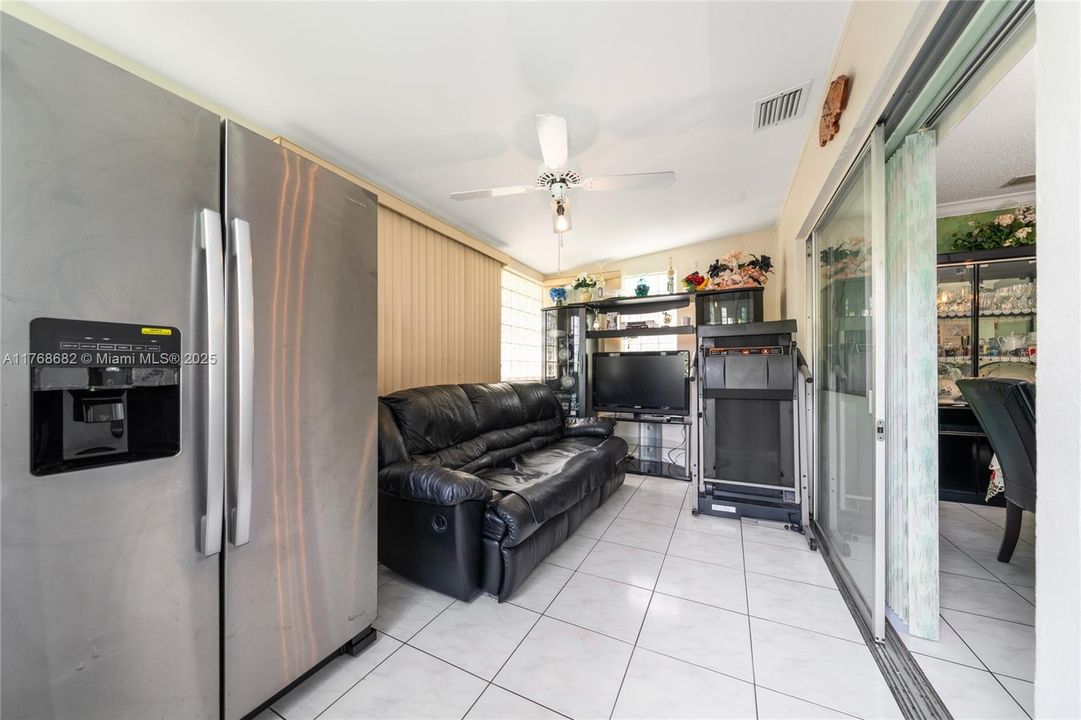 最近售出: $499,800 (3 贝兹, 2 浴室, 1742 平方英尺)