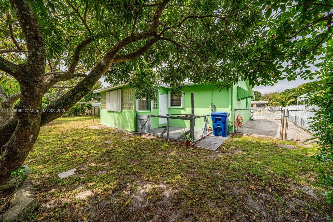 最近售出: $499,800 (3 贝兹, 2 浴室, 1742 平方英尺)