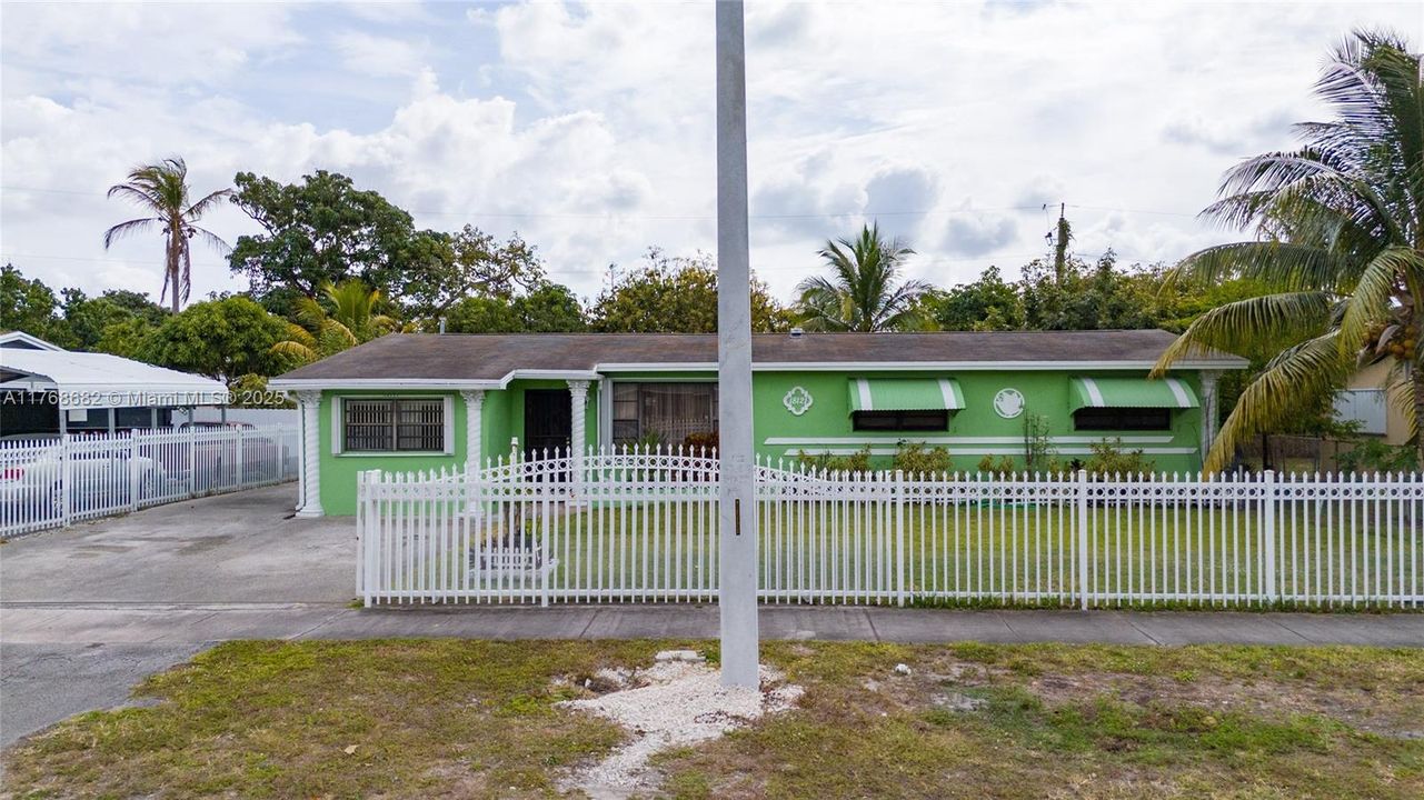 最近售出: $499,800 (3 贝兹, 2 浴室, 1742 平方英尺)