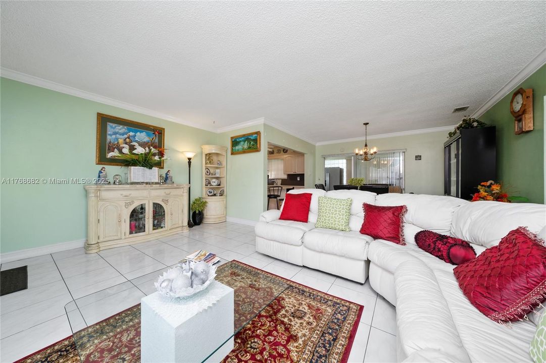 最近售出: $499,800 (3 贝兹, 2 浴室, 1742 平方英尺)