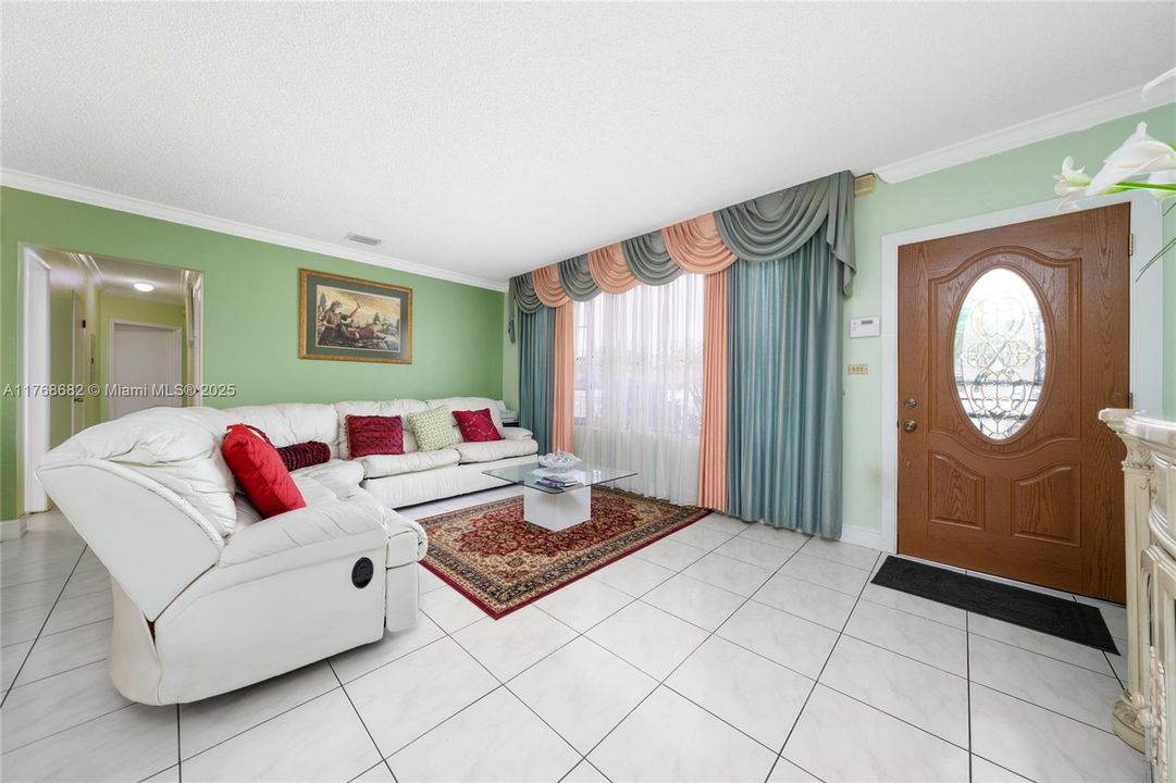 最近售出: $499,800 (3 贝兹, 2 浴室, 1742 平方英尺)