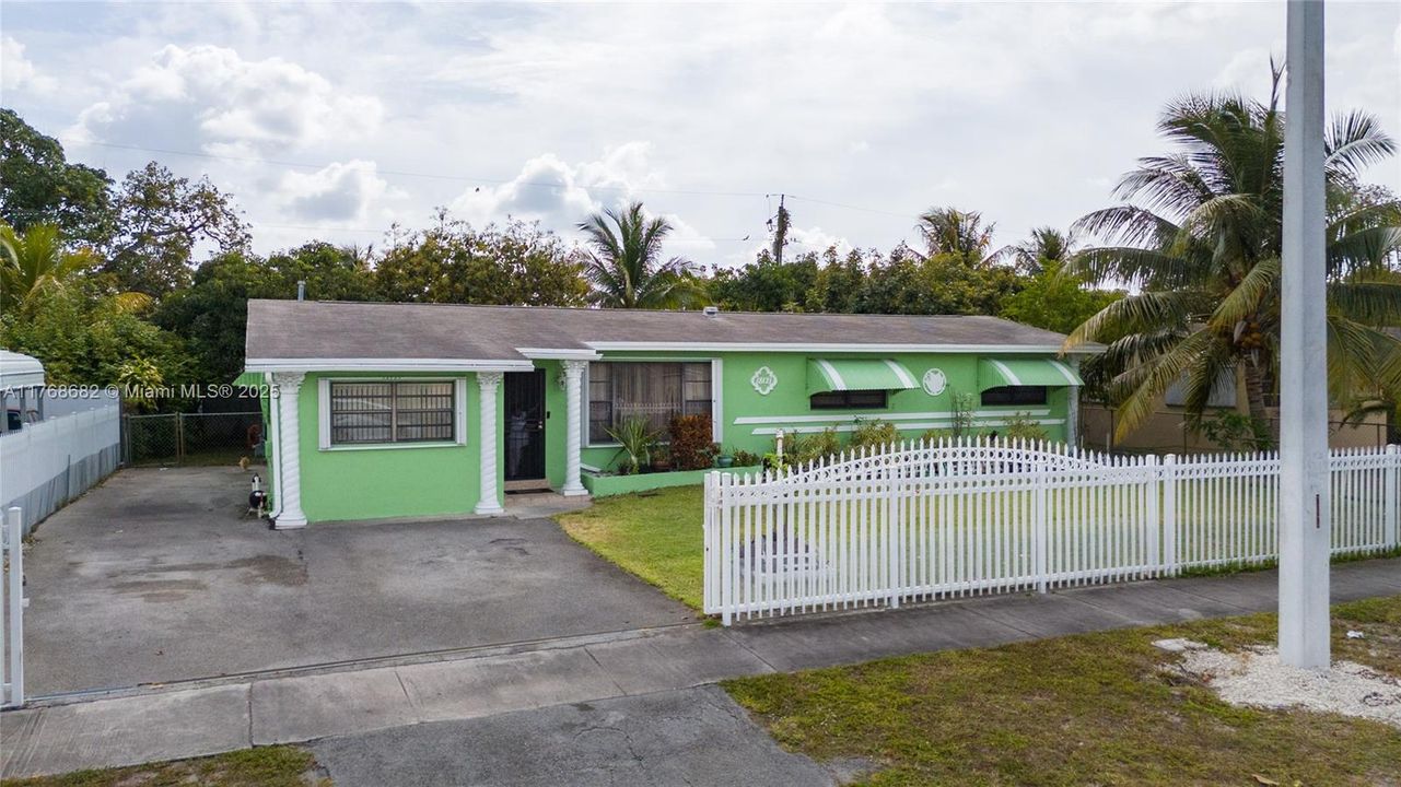 最近售出: $499,800 (3 贝兹, 2 浴室, 1742 平方英尺)