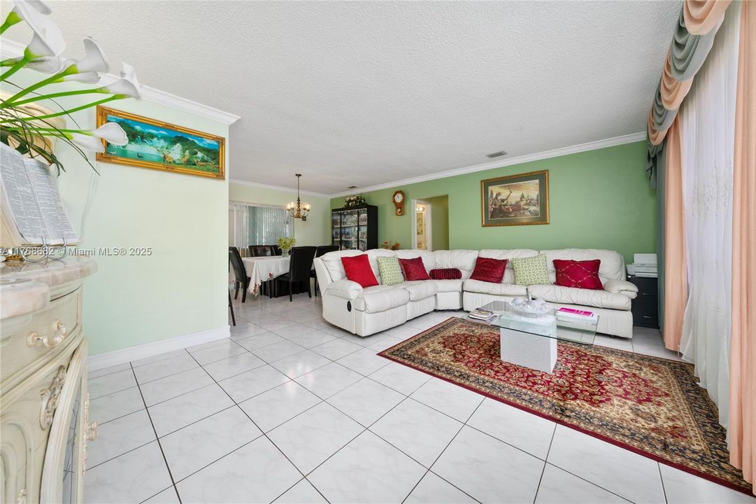 最近售出: $499,800 (3 贝兹, 2 浴室, 1742 平方英尺)