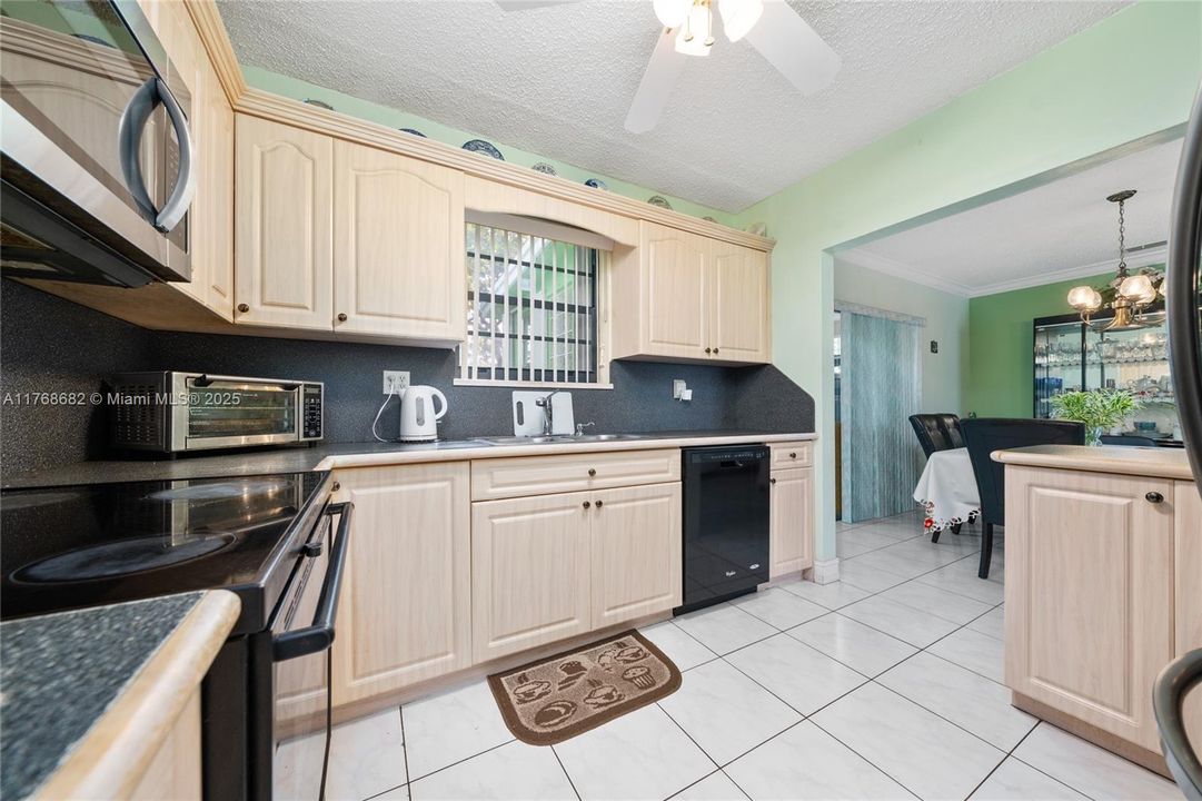 最近售出: $499,800 (3 贝兹, 2 浴室, 1742 平方英尺)