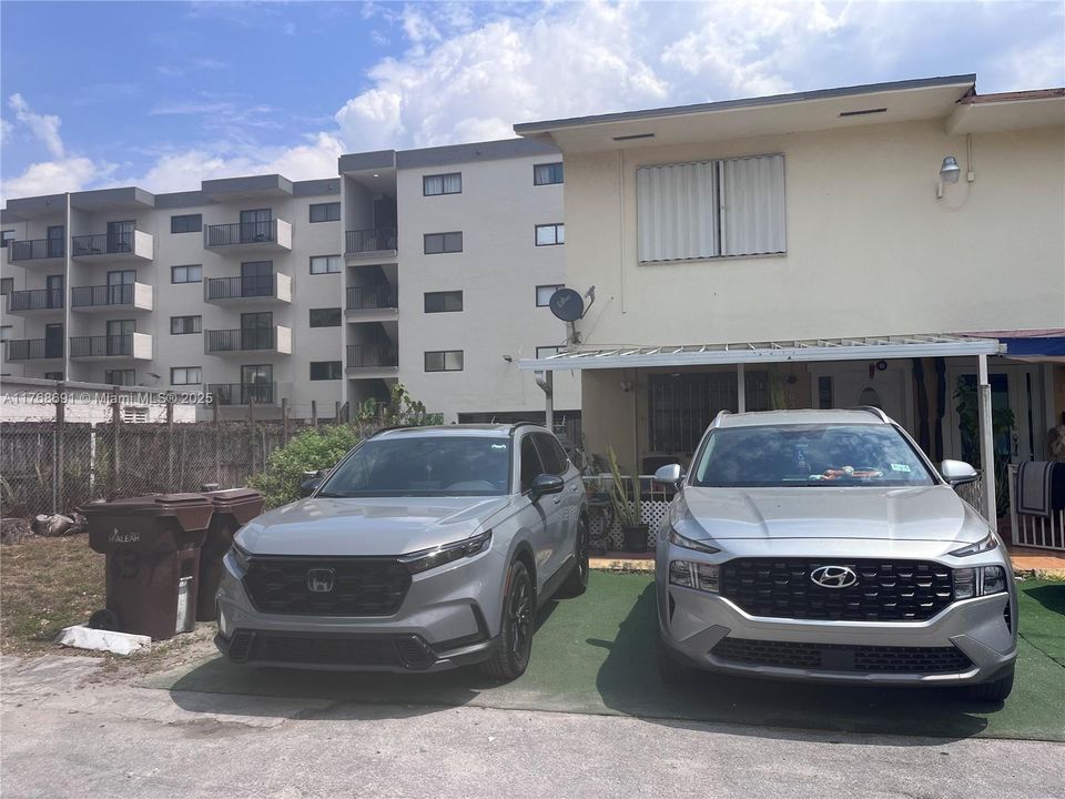 Vendido Recientemente: $315,000 (3 camas, 3 baños, 1102 Pies cuadrados)