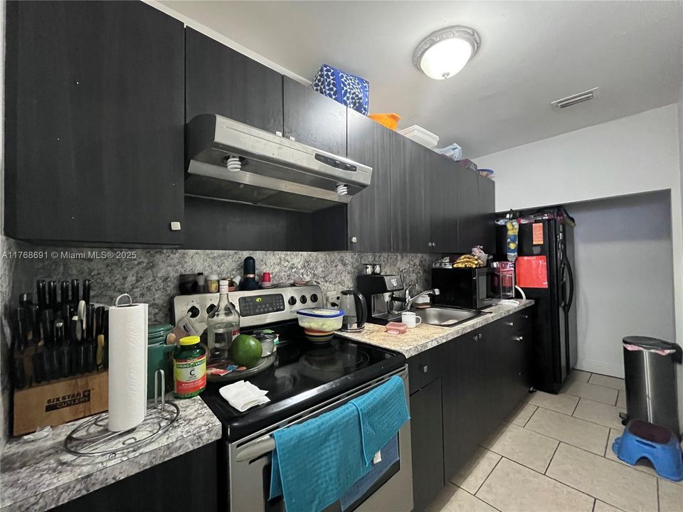 Vendido Recientemente: $315,000 (3 camas, 3 baños, 1102 Pies cuadrados)