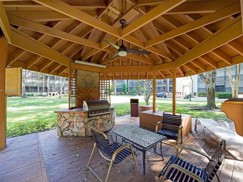 Recently Sold: $269,000 (1 beds, 1 baths, 1008 Square Feet)