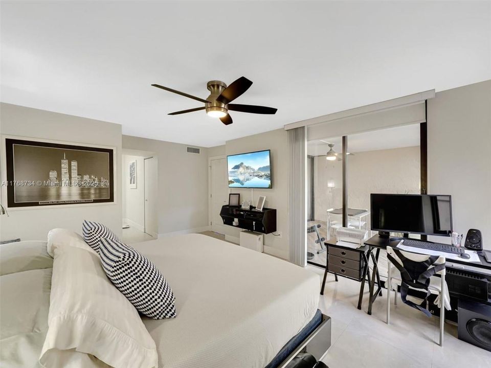 Recently Sold: $269,000 (1 beds, 1 baths, 1008 Square Feet)