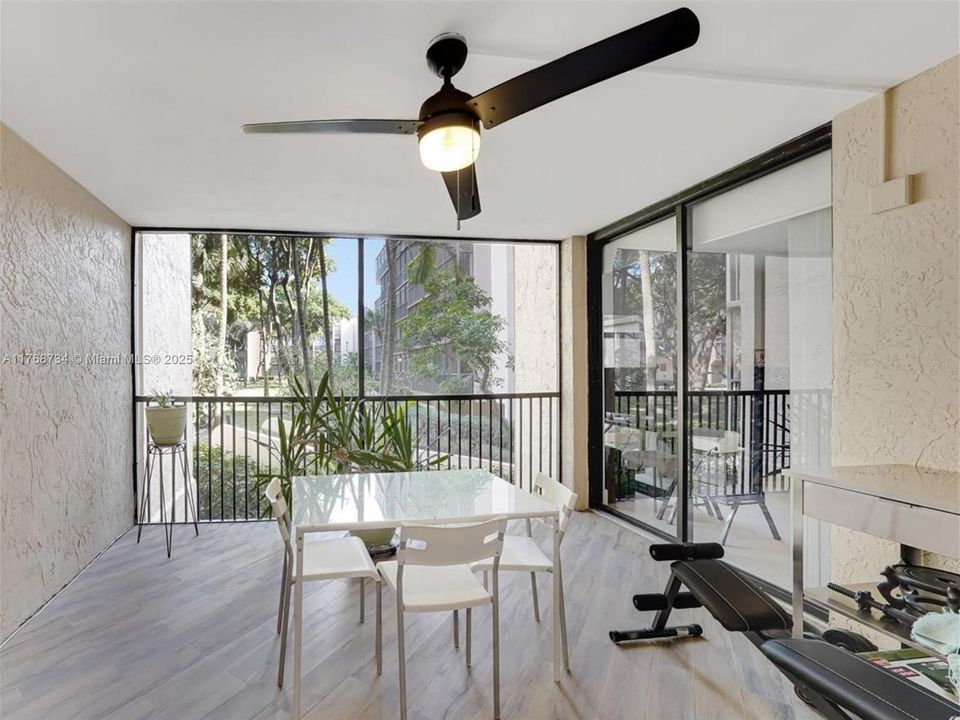 Recently Sold: $269,000 (1 beds, 1 baths, 1008 Square Feet)