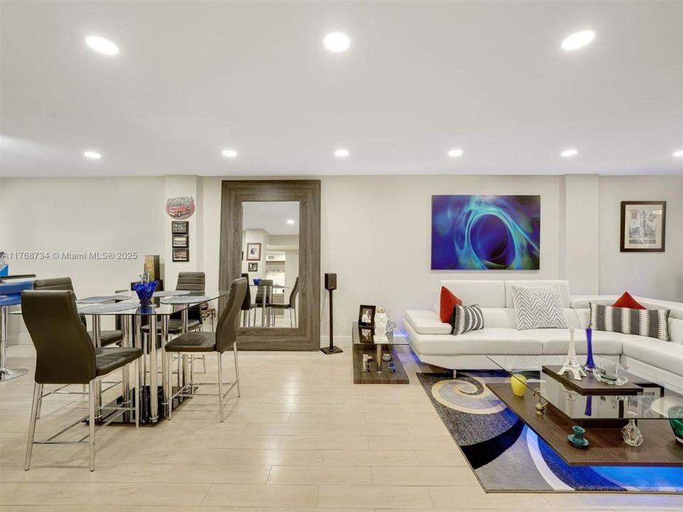 Recently Sold: $269,000 (1 beds, 1 baths, 1008 Square Feet)