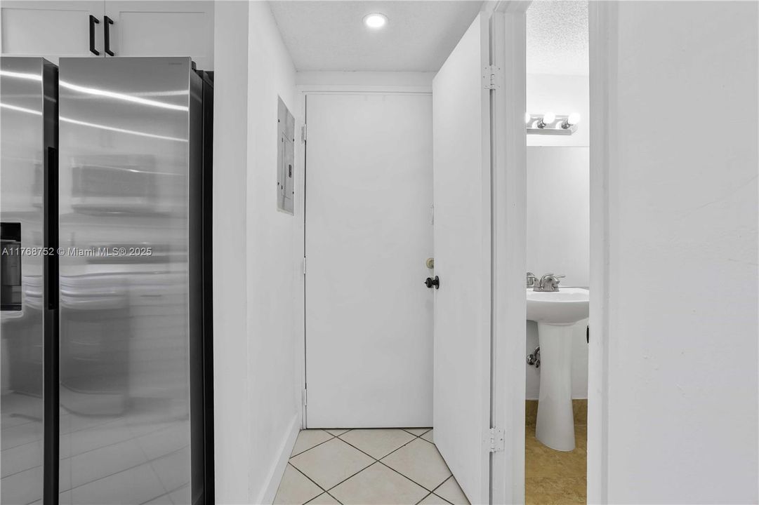 待售: $1,399,000 (0 贝兹, 0 浴室, 4350 平方英尺)