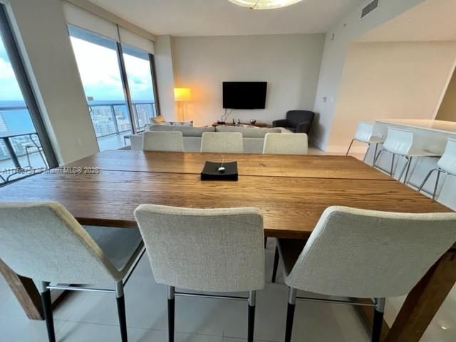 待售: $775,000 (3 贝兹, 3 浴室, 1577 平方英尺)