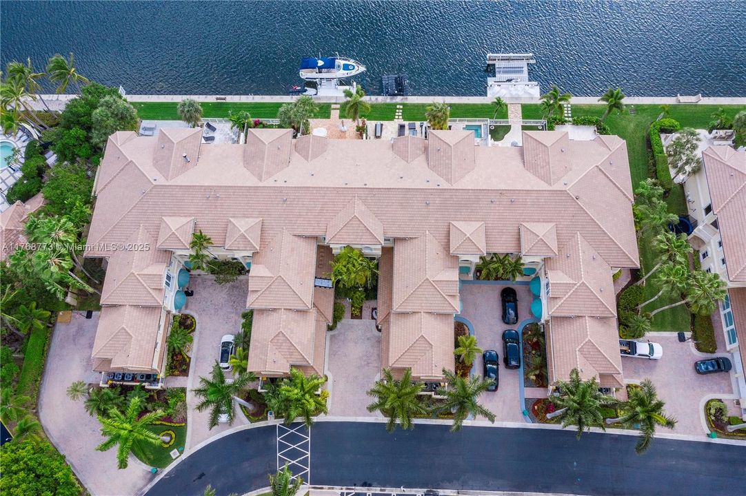 待售: $2,750,000 (5 贝兹, 6 浴室, 3600 平方英尺)