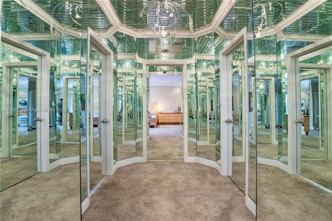 待售: $2,750,000 (5 贝兹, 6 浴室, 3600 平方英尺)