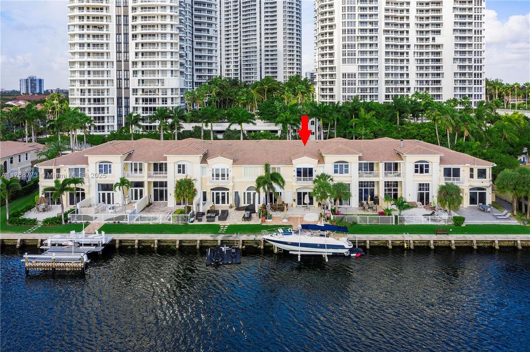 待售: $2,750,000 (5 贝兹, 6 浴室, 3600 平方英尺)