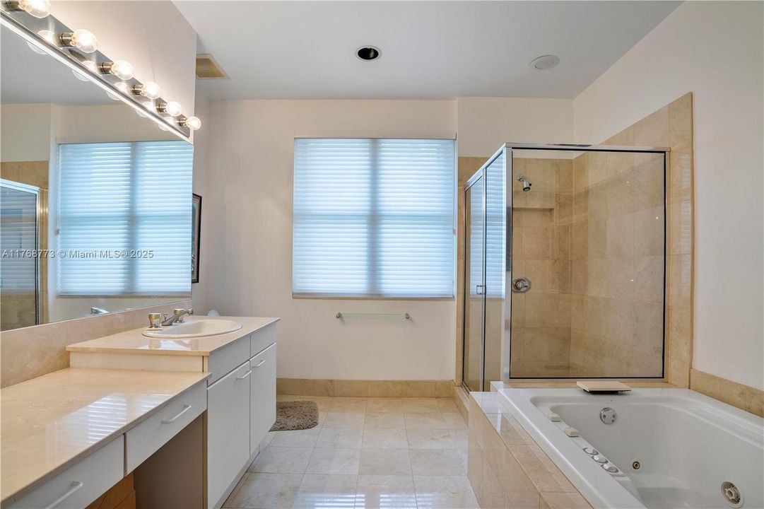 待售: $2,750,000 (5 贝兹, 6 浴室, 3600 平方英尺)