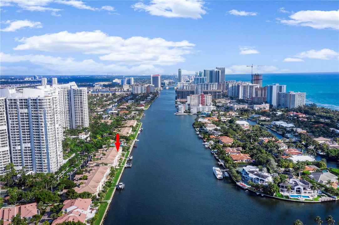 待售: $2,750,000 (5 贝兹, 6 浴室, 3600 平方英尺)