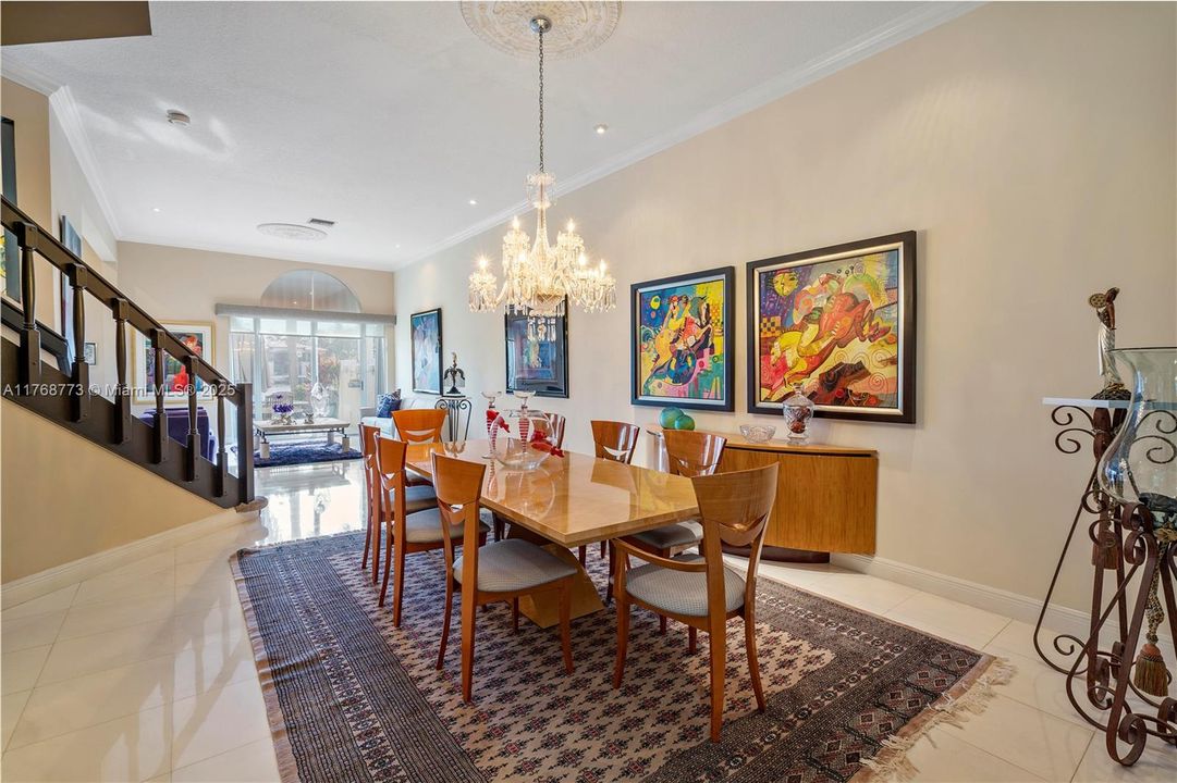 待售: $2,750,000 (5 贝兹, 6 浴室, 3600 平方英尺)