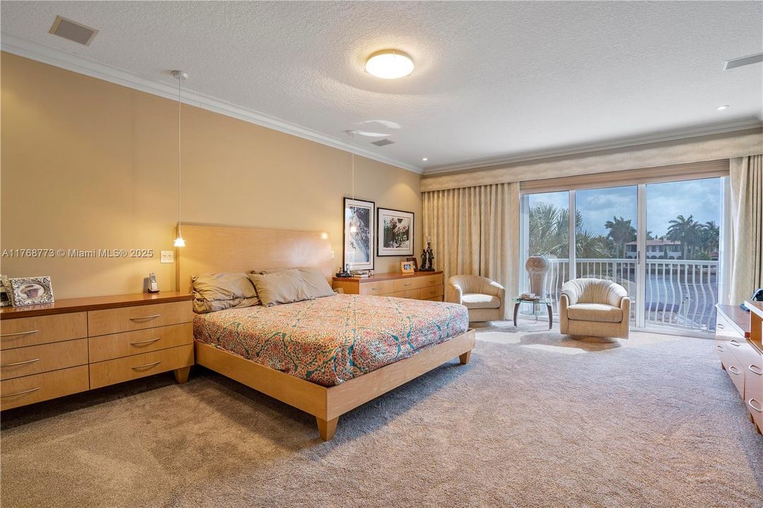 待售: $2,750,000 (5 贝兹, 6 浴室, 3600 平方英尺)