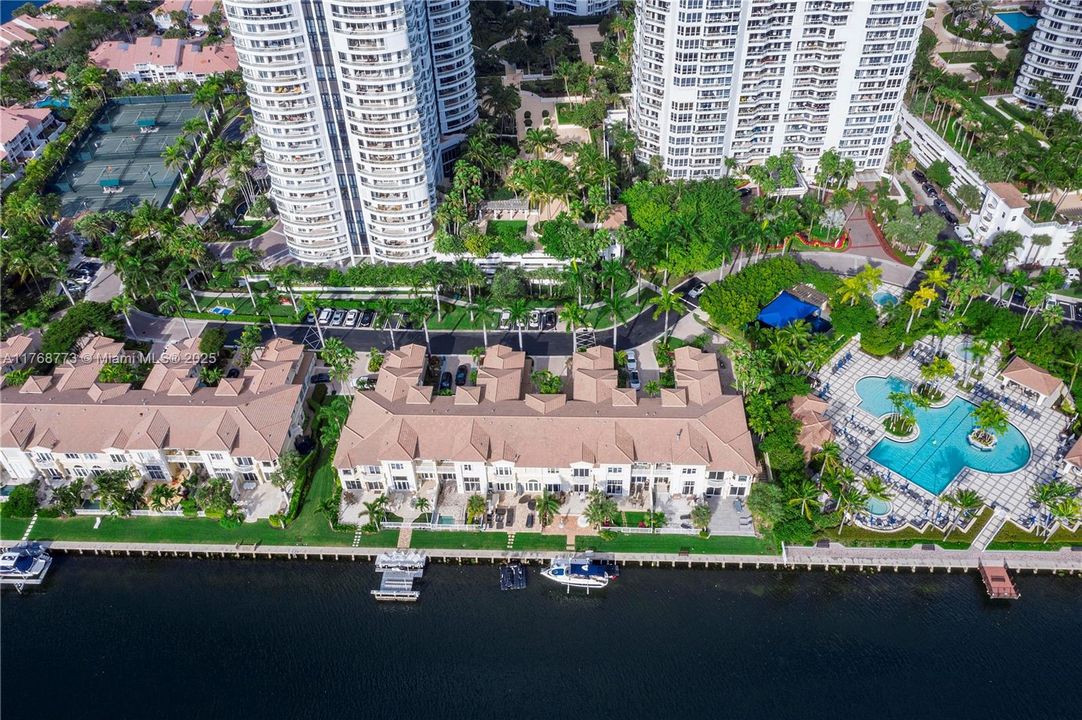 待售: $2,750,000 (5 贝兹, 6 浴室, 3600 平方英尺)