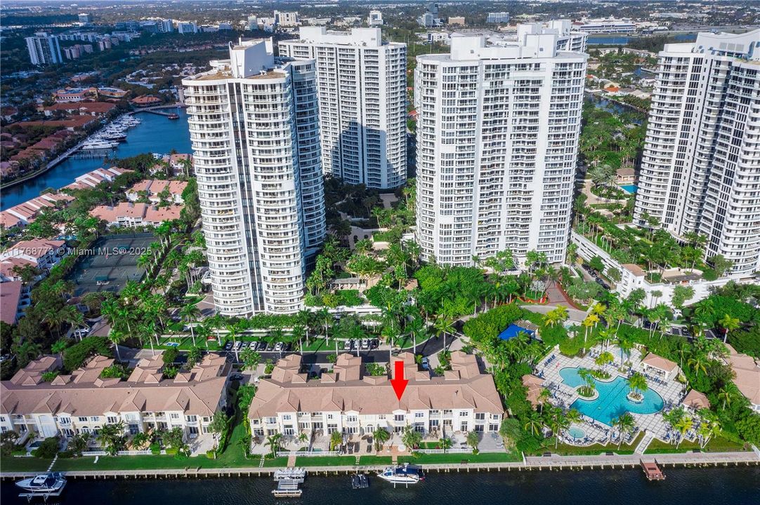 待售: $2,750,000 (5 贝兹, 6 浴室, 3600 平方英尺)