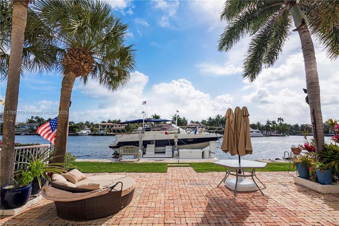 待售: $2,750,000 (5 贝兹, 6 浴室, 3600 平方英尺)