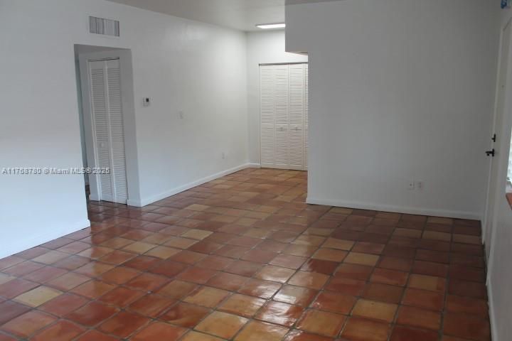 Recently Sold: $375,000 (2 beds, 2 baths, 879 Square Feet)