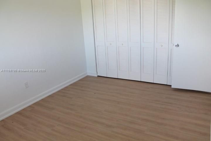 Recently Sold: $375,000 (2 beds, 2 baths, 879 Square Feet)