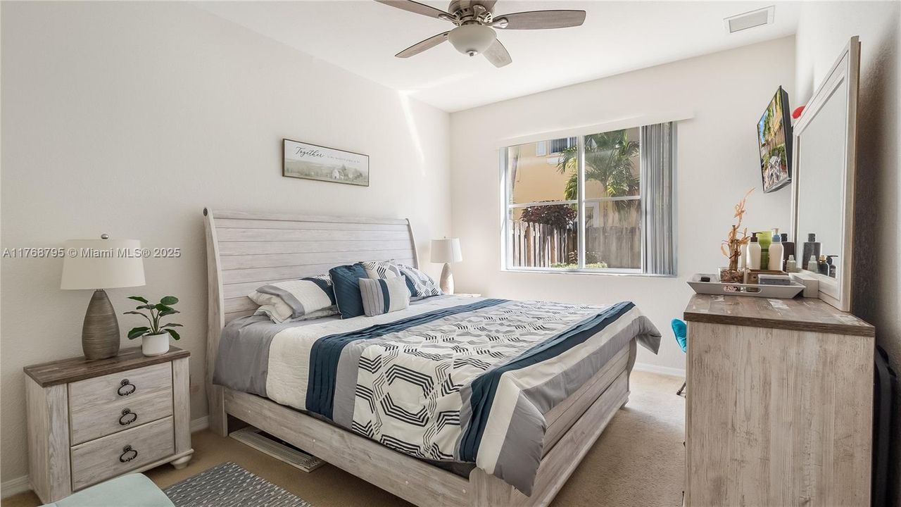 Vendido Recientemente: $510,000 (4 camas, 3 baños, 2190 Pies cuadrados)