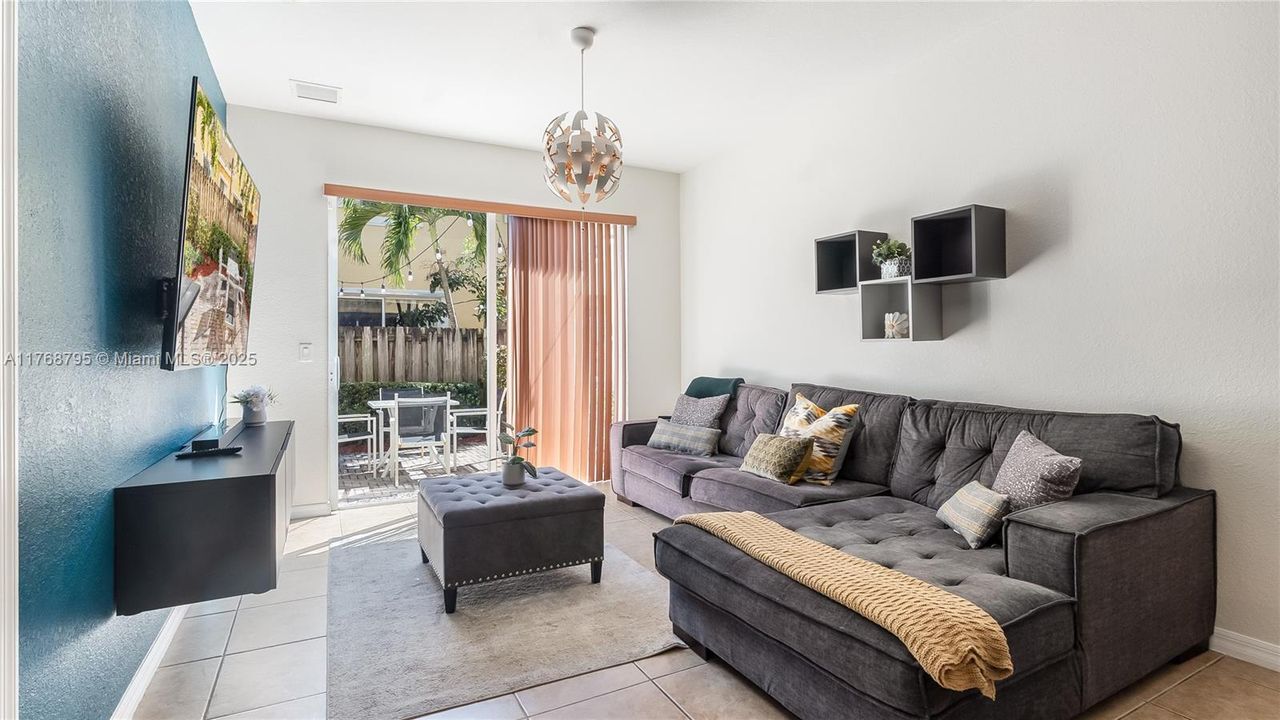 Vendido Recientemente: $510,000 (4 camas, 3 baños, 2190 Pies cuadrados)