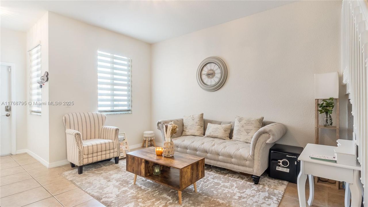 Vendido Recientemente: $510,000 (4 camas, 3 baños, 2190 Pies cuadrados)