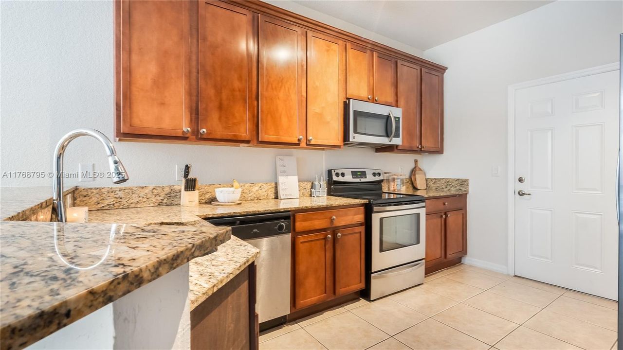 Vendido Recientemente: $510,000 (4 camas, 3 baños, 2190 Pies cuadrados)