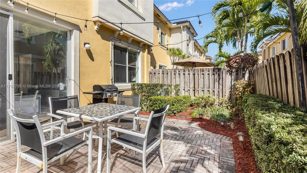 Vendido Recientemente: $510,000 (4 camas, 3 baños, 2190 Pies cuadrados)