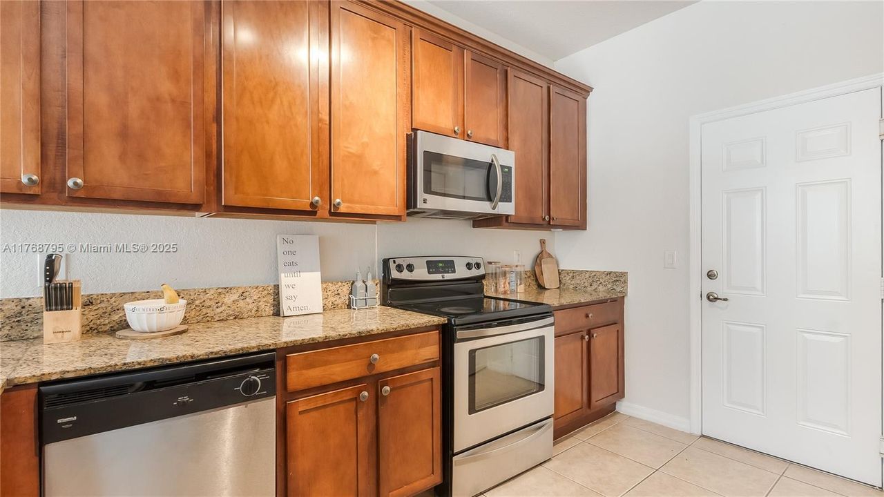 Vendido Recientemente: $510,000 (4 camas, 3 baños, 2190 Pies cuadrados)