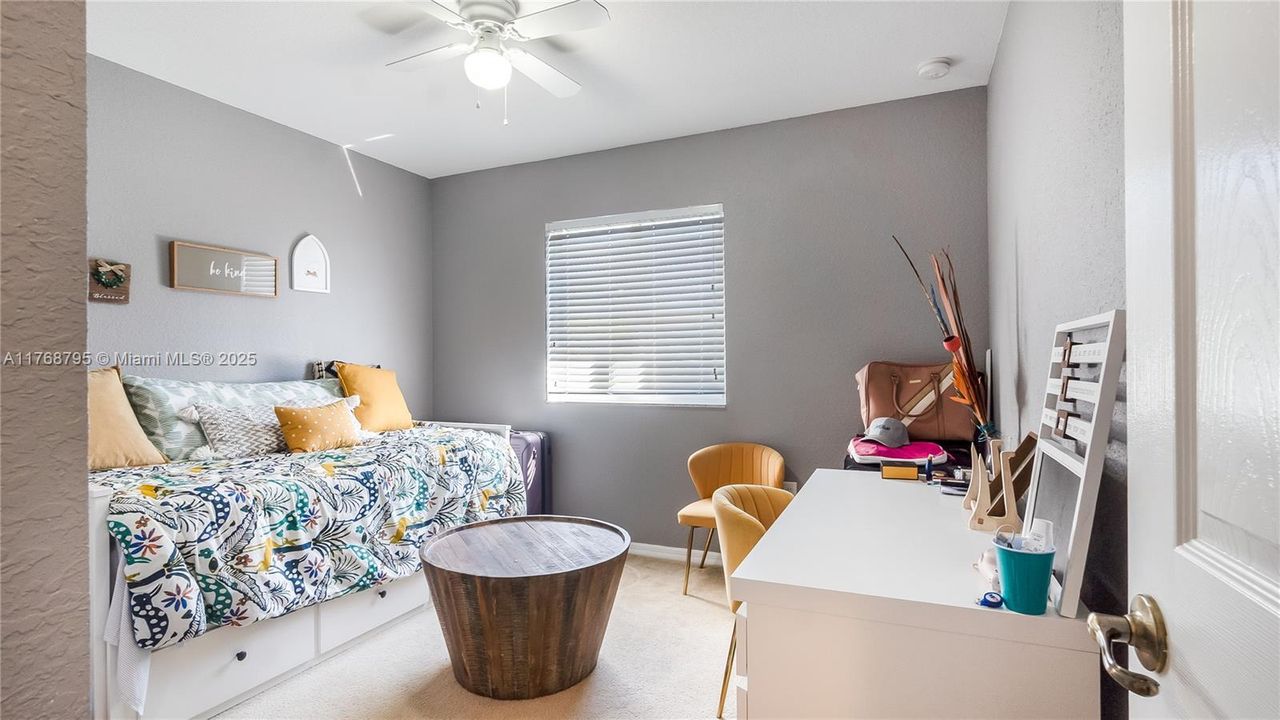 Vendido Recientemente: $510,000 (4 camas, 3 baños, 2190 Pies cuadrados)