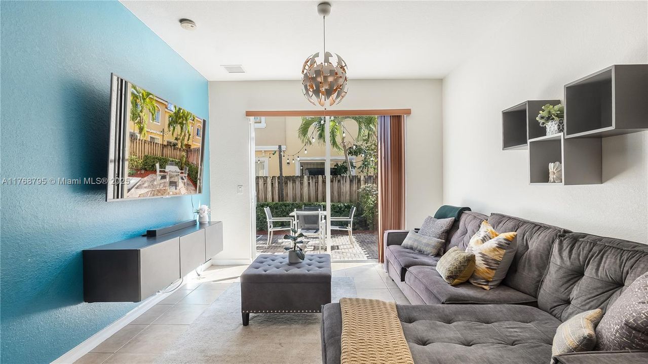 Vendido Recientemente: $510,000 (4 camas, 3 baños, 2190 Pies cuadrados)