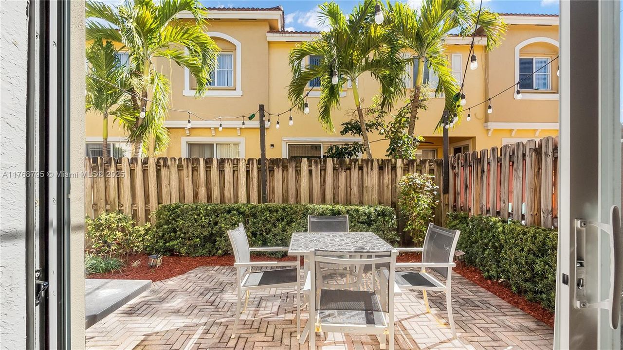 Vendido Recientemente: $510,000 (4 camas, 3 baños, 2190 Pies cuadrados)