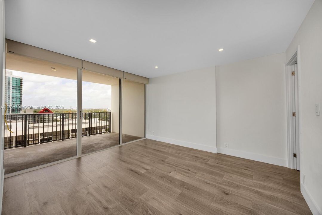 Recently Sold: $475,000 (1 beds, 1 baths, 868 Square Feet)