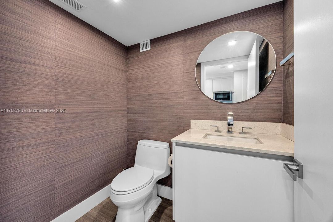 Recently Sold: $475,000 (1 beds, 1 baths, 868 Square Feet)