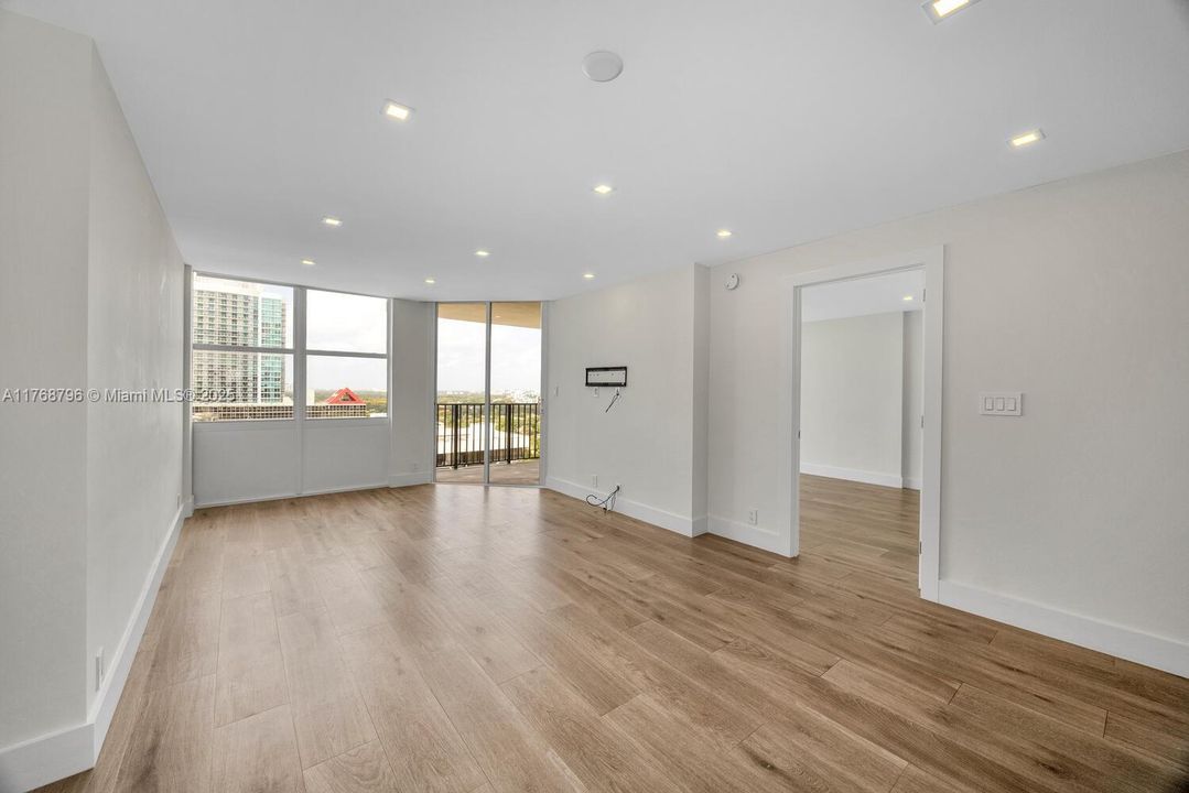 Recently Sold: $475,000 (1 beds, 1 baths, 868 Square Feet)