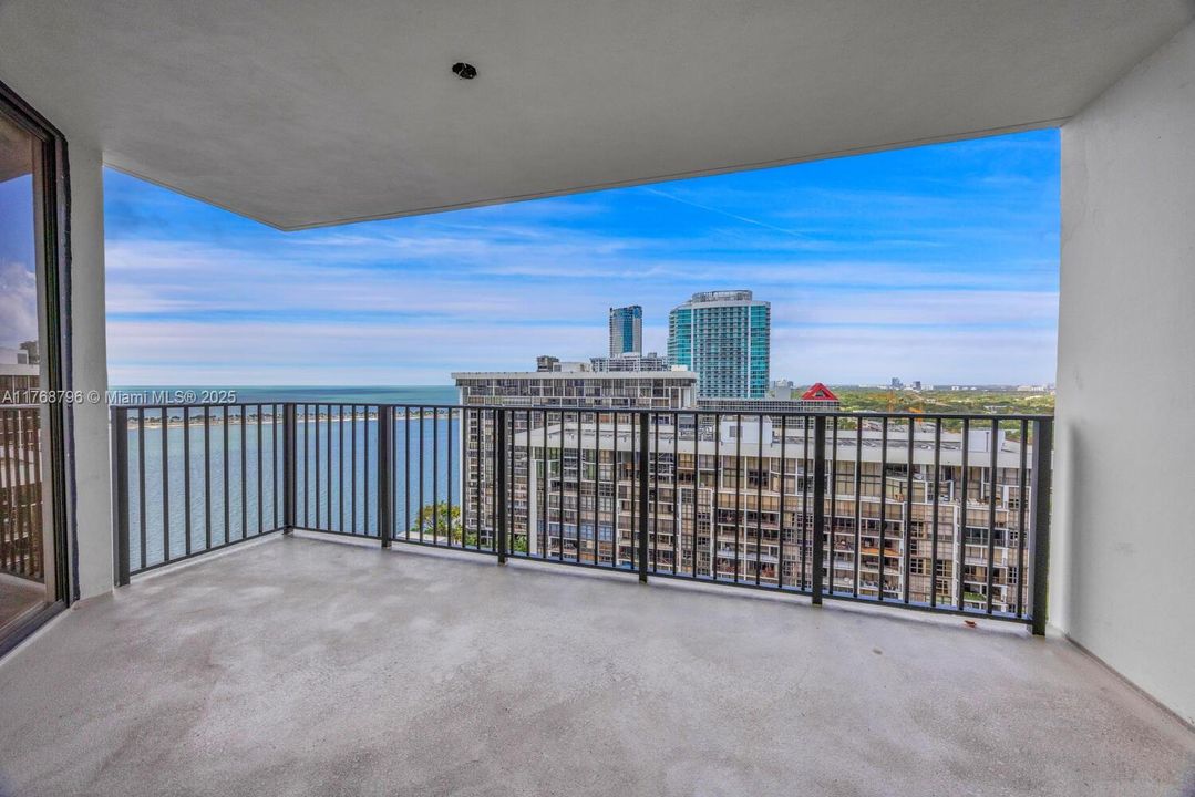 Recently Sold: $475,000 (1 beds, 1 baths, 868 Square Feet)