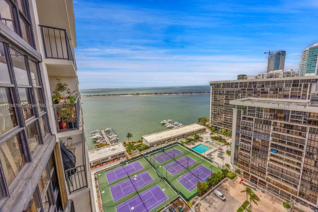 Recently Sold: $475,000 (1 beds, 1 baths, 868 Square Feet)