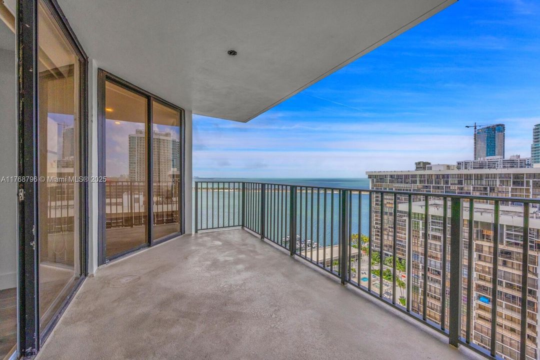 Recently Sold: $475,000 (1 beds, 1 baths, 868 Square Feet)