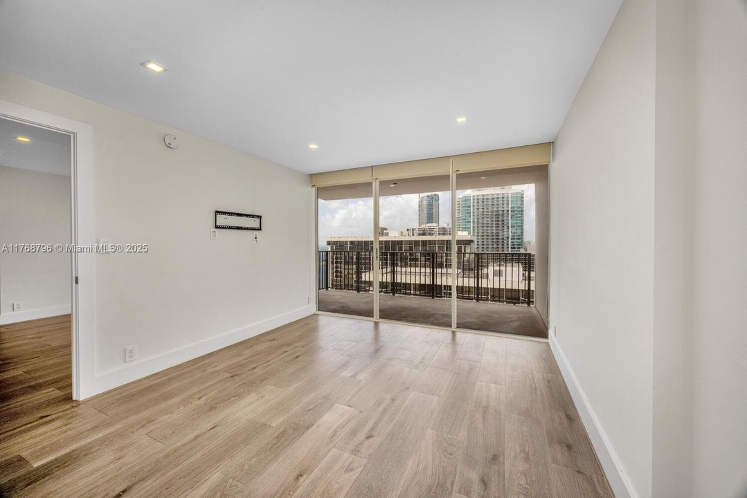 Recently Sold: $475,000 (1 beds, 1 baths, 868 Square Feet)