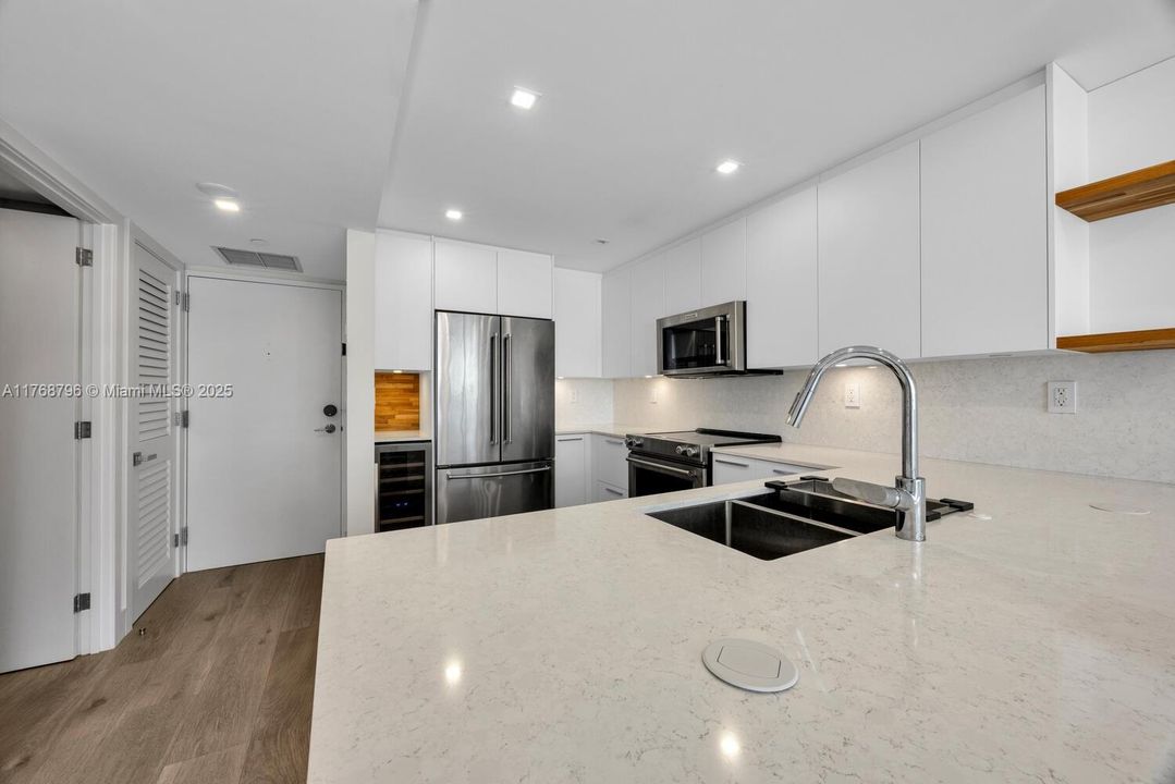 Recently Sold: $475,000 (1 beds, 1 baths, 868 Square Feet)