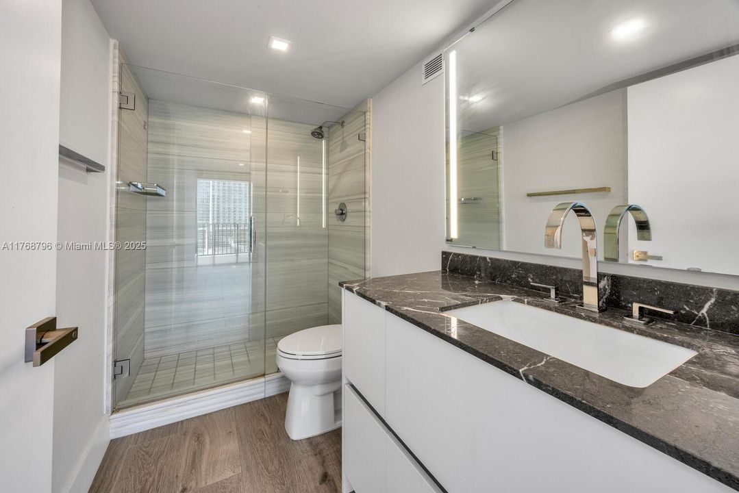 Recently Sold: $475,000 (1 beds, 1 baths, 868 Square Feet)