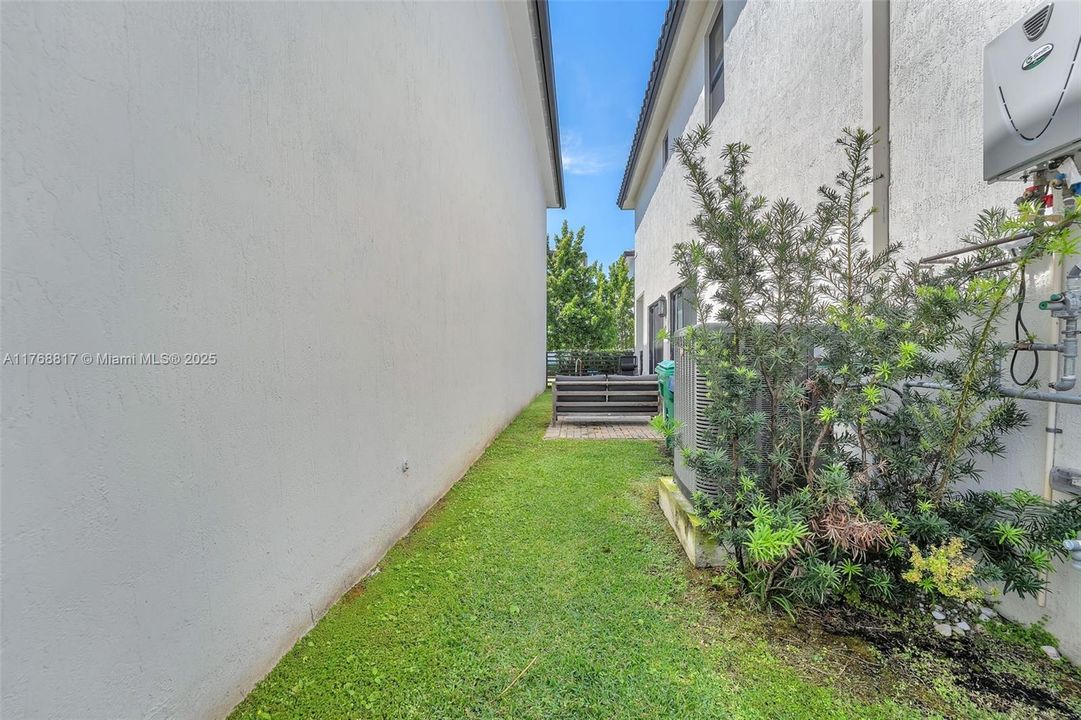 Recently Rented: $5,000 (4 beds, 3 baths, 2158 Square Feet)