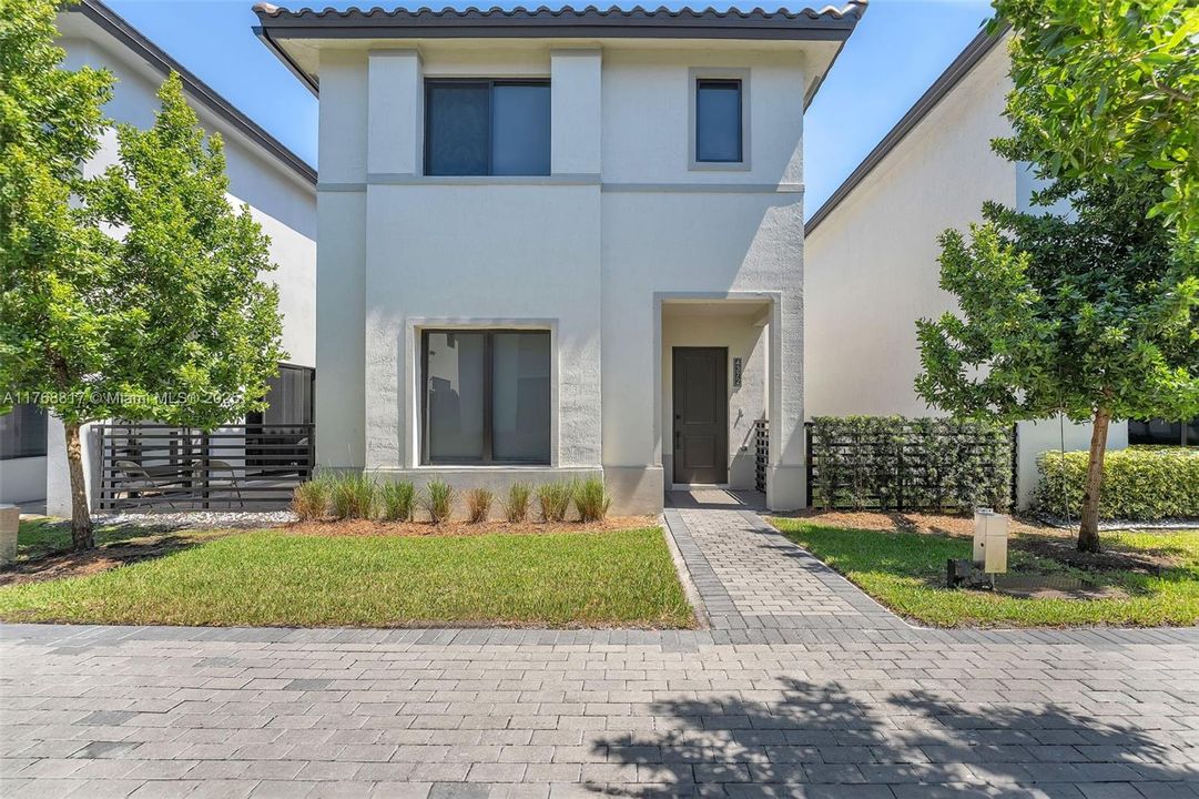 Recently Rented: $5,000 (4 beds, 3 baths, 2158 Square Feet)