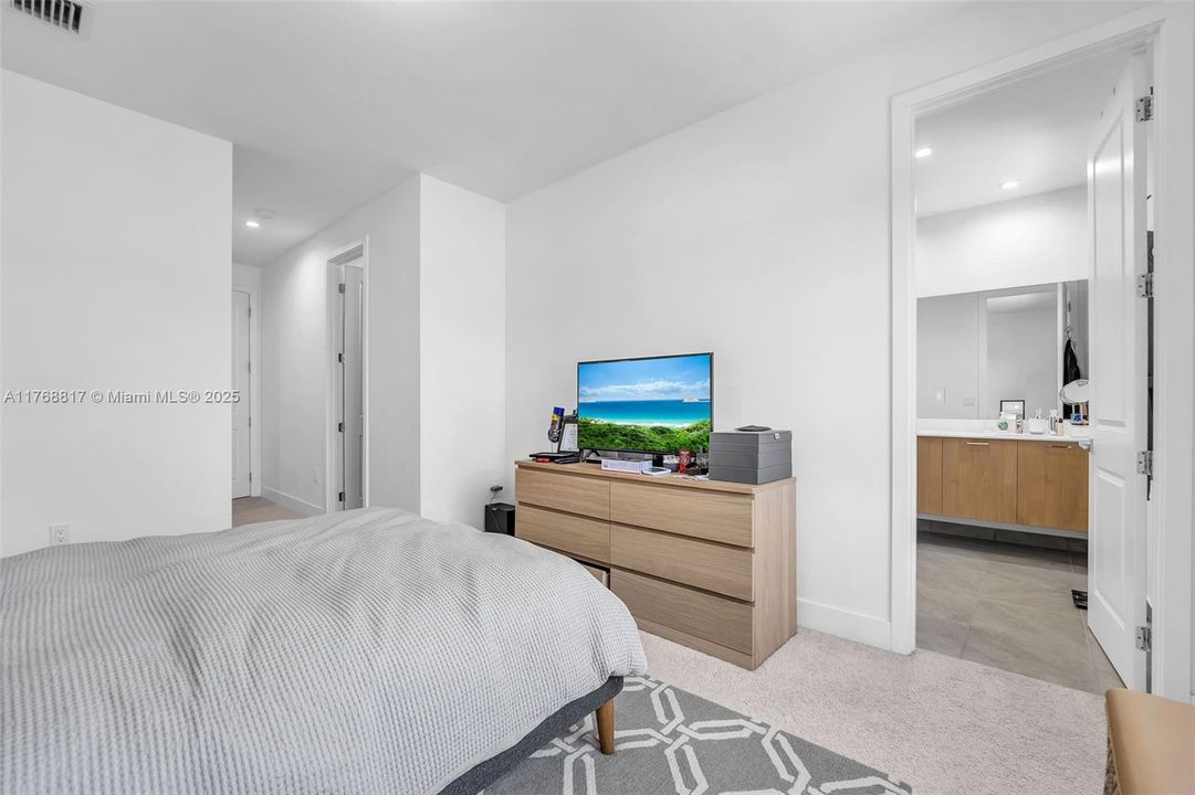 Recently Rented: $5,000 (4 beds, 3 baths, 2158 Square Feet)