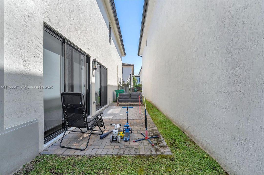 Recently Rented: $5,000 (4 beds, 3 baths, 2158 Square Feet)